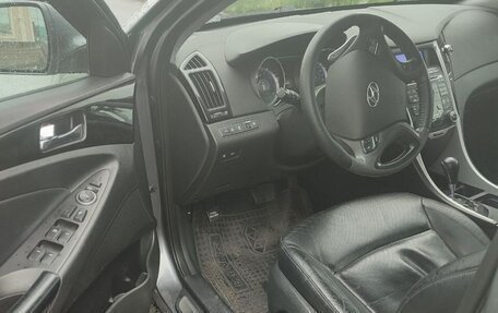 Hyundai Sonata VI, 2011 год, 900 000 рублей, 4 фотография