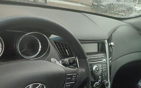 Hyundai Sonata VI, 2011 год, 900 000 рублей, 8 фотография