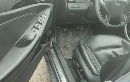 Hyundai Sonata VI, 2011 год, 900 000 рублей, 6 фотография