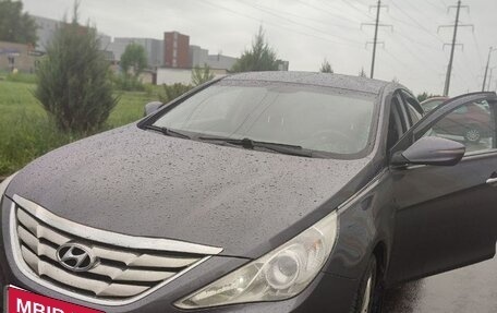 Hyundai Sonata VI, 2011 год, 900 000 рублей, 3 фотография
