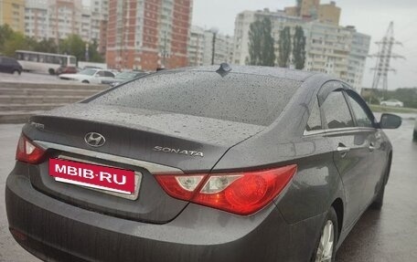 Hyundai Sonata VI, 2011 год, 900 000 рублей, 10 фотография
