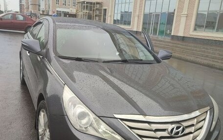Hyundai Sonata VI, 2011 год, 900 000 рублей, 11 фотография