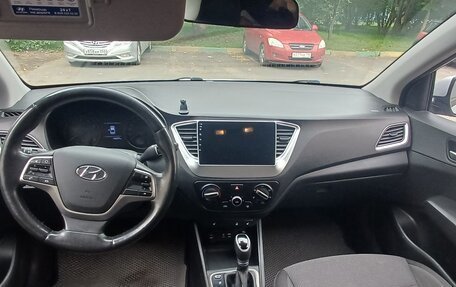 Hyundai Solaris II рестайлинг, 2018 год, 1 070 000 рублей, 8 фотография