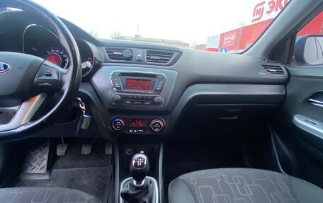 KIA Rio III рестайлинг, 2013 год, 799 999 рублей, 20 фотография