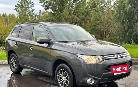 Mitsubishi Outlander III рестайлинг 3, 2013 год, 1 500 000 рублей, 2 фотография