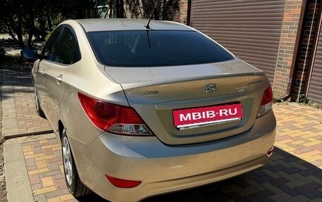 Hyundai Solaris II рестайлинг, 2011 год, 830 000 рублей, 1 фотография