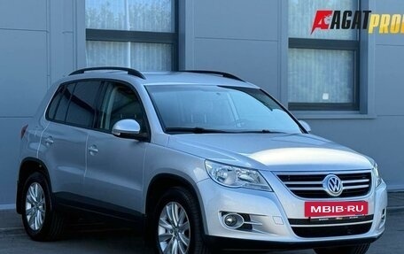 Volkswagen Tiguan I, 2010 год, 869 000 рублей, 3 фотография