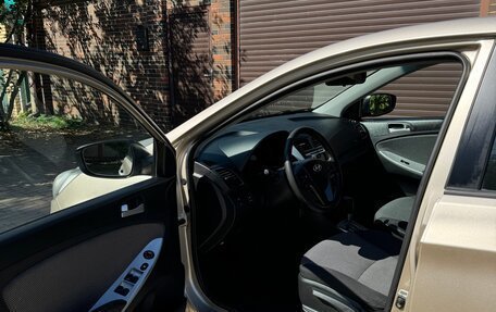 Hyundai Solaris II рестайлинг, 2011 год, 830 000 рублей, 8 фотография