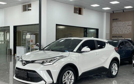 Toyota C-HR I рестайлинг, 2022 год, 2 250 000 рублей, 1 фотография