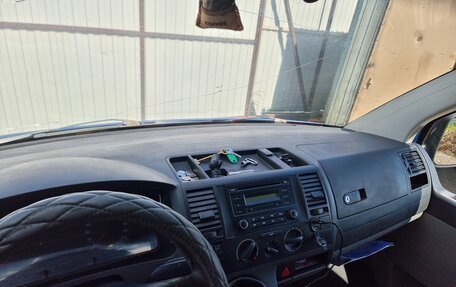 Volkswagen Transporter T5 рестайлинг, 2006 год, 820 000 рублей, 6 фотография