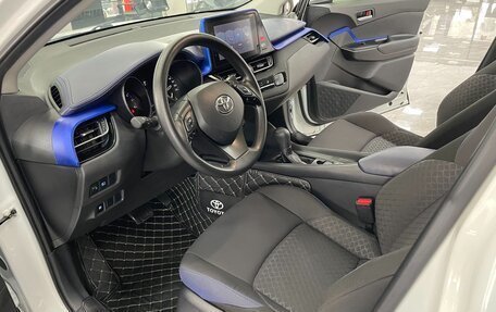 Toyota C-HR I рестайлинг, 2022 год, 2 250 000 рублей, 5 фотография