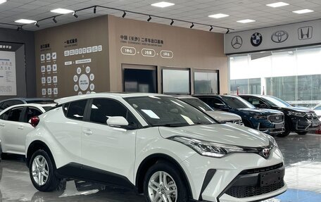 Toyota C-HR I рестайлинг, 2022 год, 2 250 000 рублей, 3 фотография