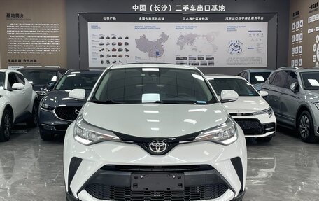 Toyota C-HR I рестайлинг, 2022 год, 2 250 000 рублей, 2 фотография