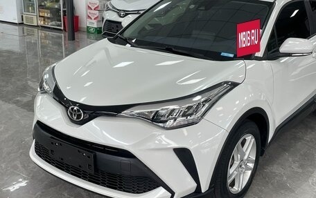 Toyota C-HR I рестайлинг, 2022 год, 2 250 000 рублей, 16 фотография