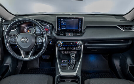 Toyota RAV4, 2020 год, 2 900 000 рублей, 12 фотография