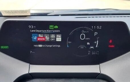 Toyota Prius IV XW50, 2025 год, 4 900 000 рублей, 7 фотография