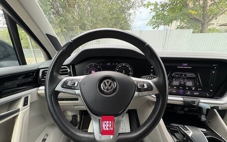 Volkswagen Touareg III, 2018 год, 4 500 000 рублей, 15 фотография