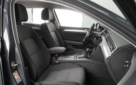 Volkswagen Passat B8 рестайлинг, 2019 год, 1 999 000 рублей, 8 фотография