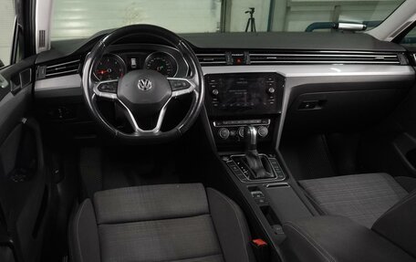 Volkswagen Passat B8 рестайлинг, 2019 год, 1 999 000 рублей, 6 фотография