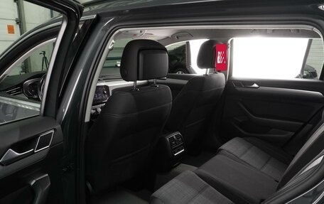 Volkswagen Passat B8 рестайлинг, 2019 год, 1 999 000 рублей, 11 фотография