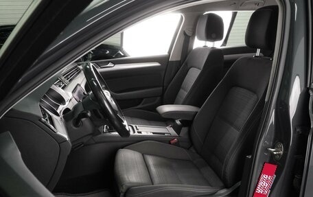 Volkswagen Passat B8 рестайлинг, 2019 год, 1 999 000 рублей, 10 фотография