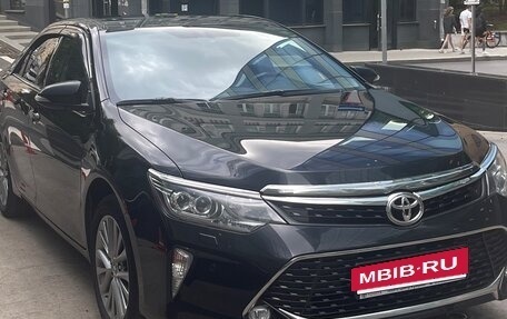 Toyota Camry, 2018 год, 2 300 000 рублей, 3 фотография