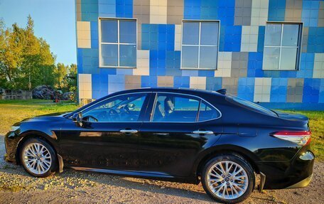 Toyota Camry, 2018 год, 2 590 000 рублей, 2 фотография