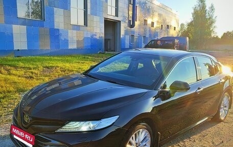 Toyota Camry, 2018 год, 2 590 000 рублей, 4 фотография