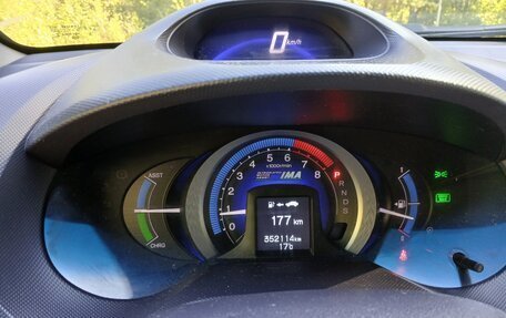 Honda Insight II рестайлинг, 2010 год, 770 000 рублей, 8 фотография