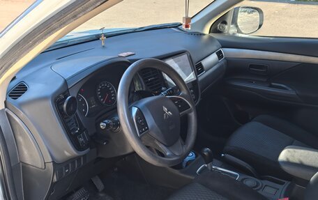 Mitsubishi Outlander III рестайлинг 3, 2015 год, 1 460 000 рублей, 5 фотография