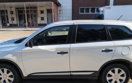 Mitsubishi Outlander III рестайлинг 3, 2015 год, 1 460 000 рублей, 2 фотография