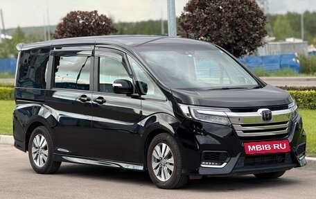 Honda Stepwgn IV, 2018 год, 2 400 000 рублей, 2 фотография
