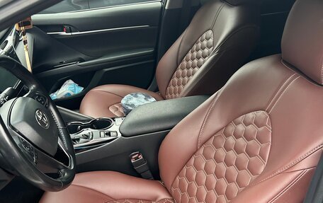 Toyota Camry, 2019 год, 2 950 000 рублей, 4 фотография
