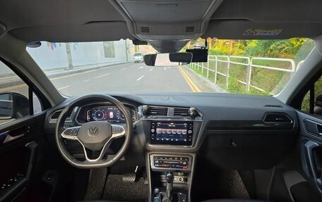 Volkswagen Tiguan II, 2021 год, 2 300 000 рублей, 6 фотография