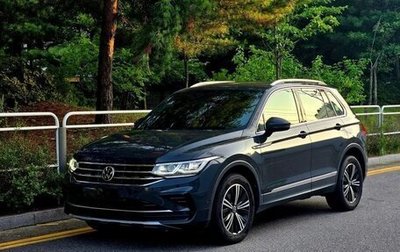 Volkswagen Tiguan II, 2021 год, 2 300 000 рублей, 1 фотография