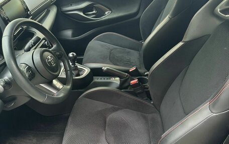Toyota Yaris, 2021 год, 3 950 000 рублей, 4 фотография