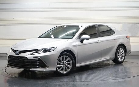 Toyota Camry, 2023 год, 3 270 000 рублей, 2 фотография