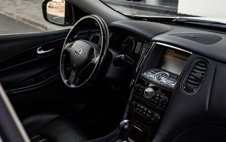 Infiniti QX50 I рестайлинг, 2015 год, 2 000 000 рублей, 17 фотография