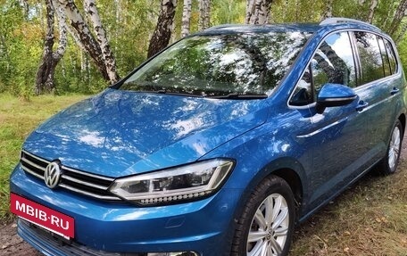 Volkswagen Touran III, 2017 год, 1 850 000 рублей, 4 фотография