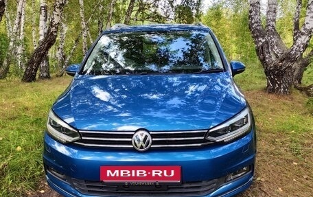 Volkswagen Touran III, 2017 год, 1 850 000 рублей, 3 фотография