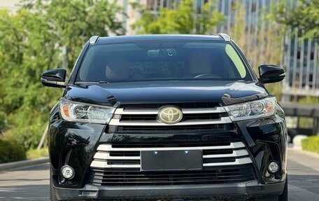 Toyota Highlander III, 2021 год, 1 885 000 рублей, 2 фотография