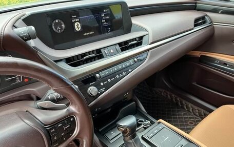 Lexus ES VII, 2022 год, 2 710 000 рублей, 11 фотография
