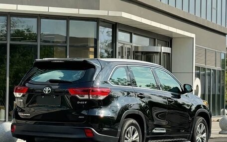 Toyota Highlander III, 2021 год, 1 885 000 рублей, 4 фотография
