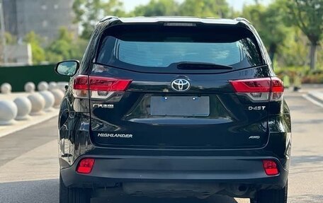 Toyota Highlander III, 2021 год, 1 885 000 рублей, 6 фотография