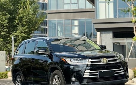 Toyota Highlander III, 2021 год, 1 885 000 рублей, 3 фотография