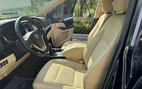 Toyota Highlander III, 2021 год, 1 885 000 рублей, 10 фотография
