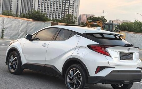 Toyota C-HR I рестайлинг, 2021 год, 1 690 000 рублей, 5 фотография