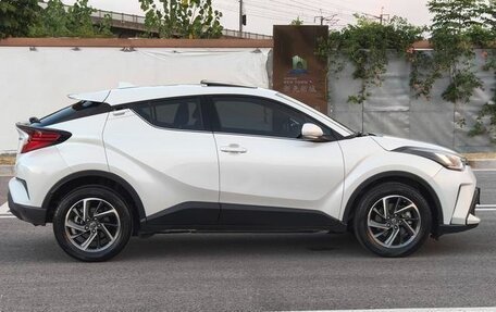 Toyota C-HR I рестайлинг, 2021 год, 1 690 000 рублей, 8 фотография