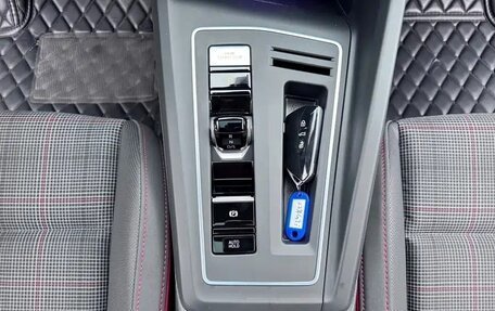 Volkswagen Golf GTI, 2022 год, 2 200 000 рублей, 20 фотография