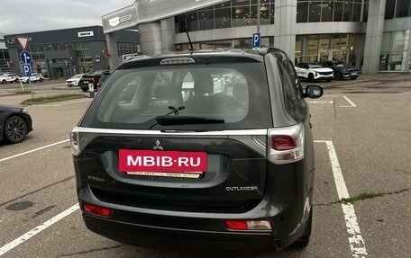 Mitsubishi Outlander III рестайлинг 3, 2013 год, 1 399 000 рублей, 5 фотография